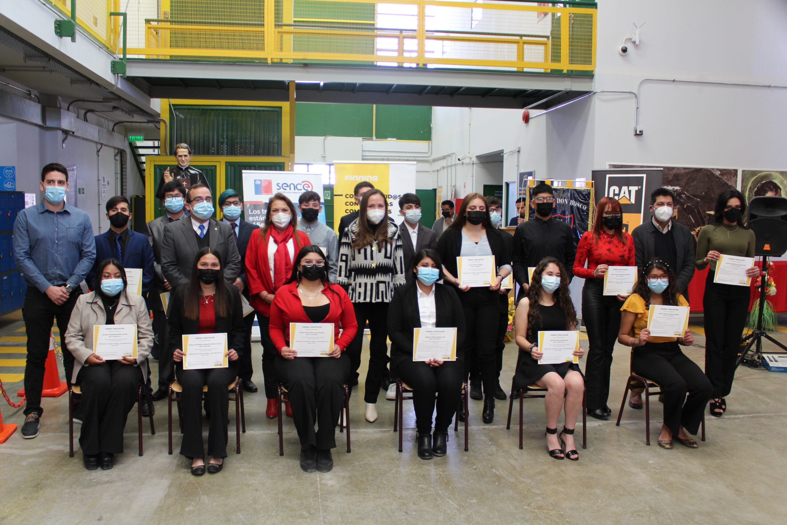 Finning certifica a estudiantes para ingresar a la industria minera Finning certifica a estudiantes para ingresar a la industria minera