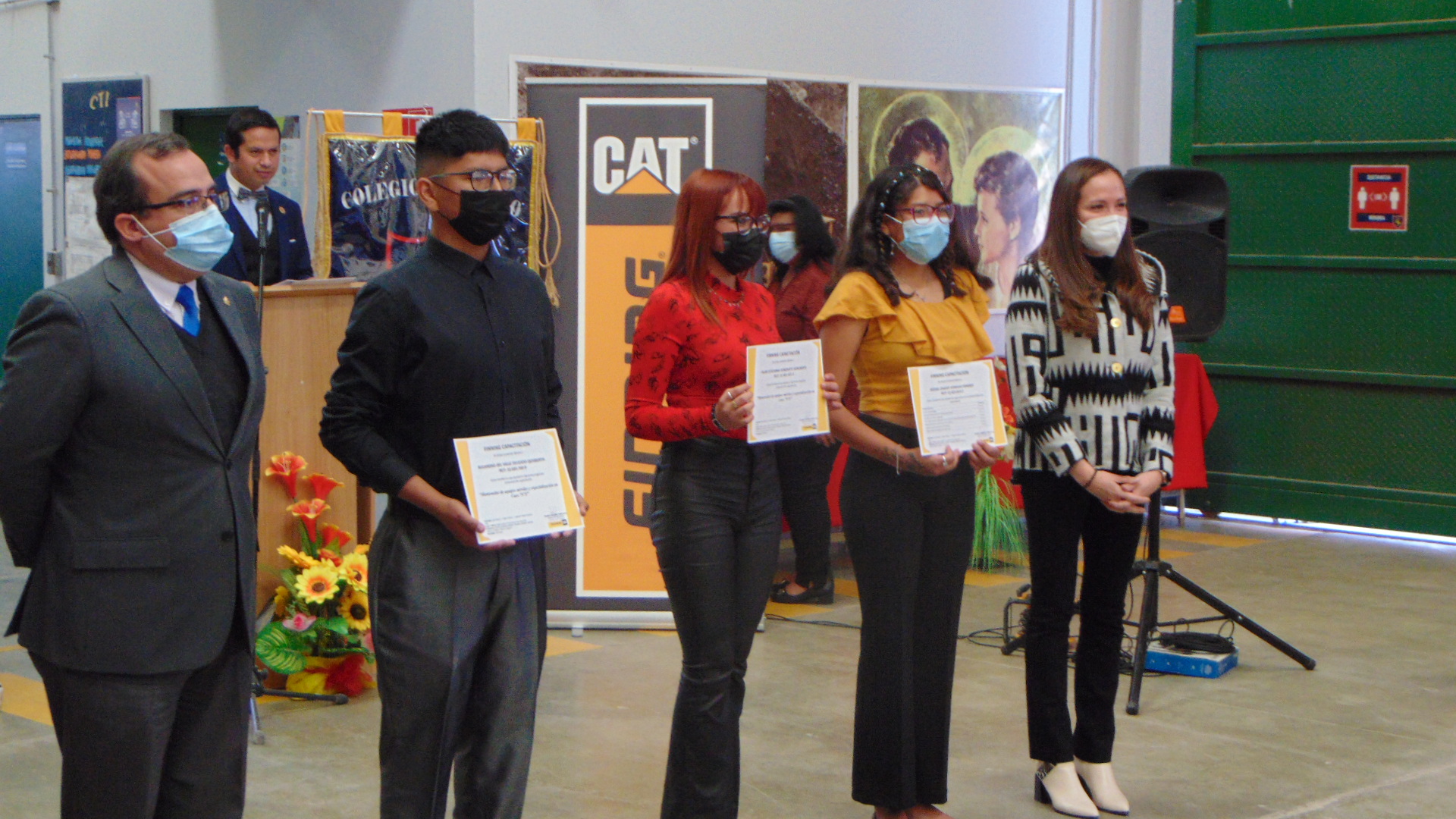 Finning certifica a estudiantes para ingresar a la industria minera Finning certifica a estudiantes para ingresar a la industria minera