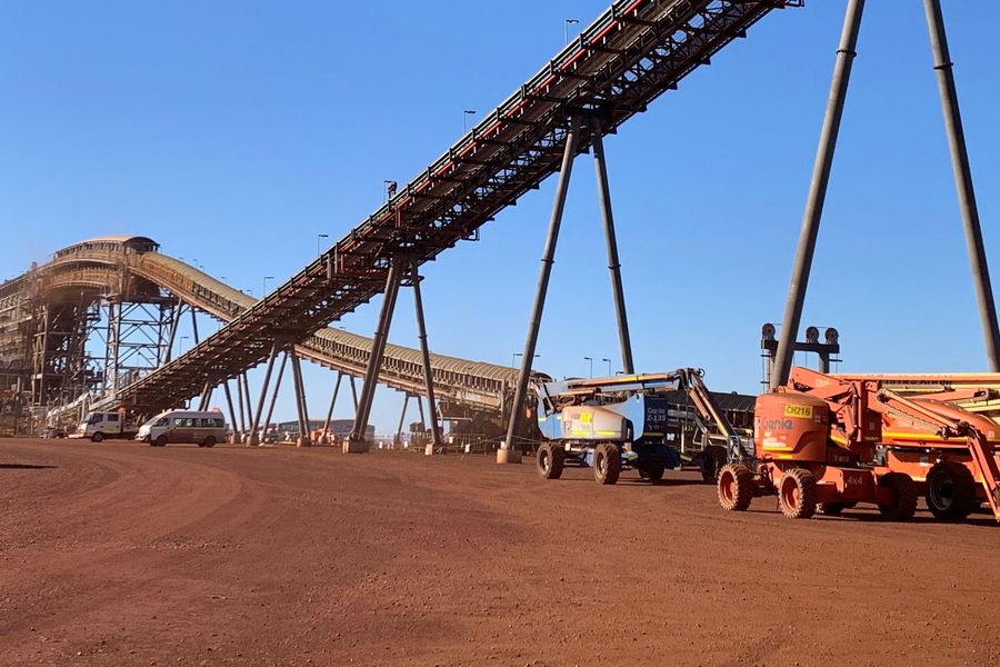 Las mineras confían más en los robots. Ahora necesitan trabajadores que los manejen