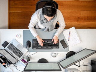 Sueldos de hasta $950 mil para teletrabajo: Conoce las 165 ofertas disponibles y cómo postular