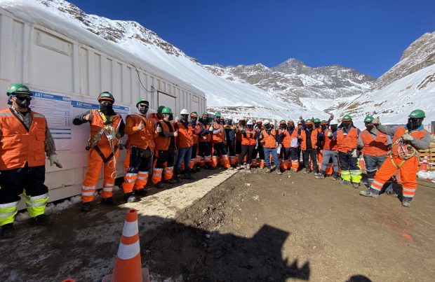 Codelco Andina avanza en contratar mano de obra local