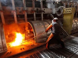 Falta de energía en Europa reduce la producción de zinc y aluminio a la mitad