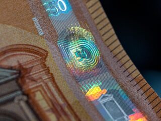 El precio del oro se recupera a medida que el Banco Central Europeo eleva las tasas más de lo esperado