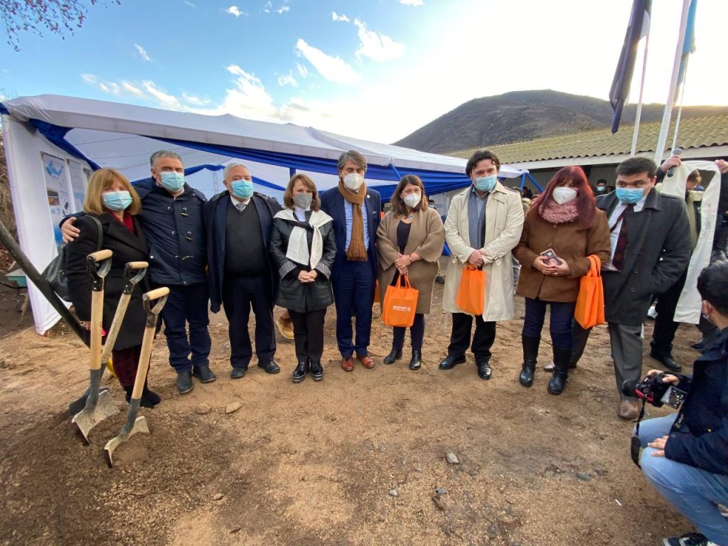 Ministra de Minería encabezó instalación de la primera piedra de Centro Tecnológico en Cabildo