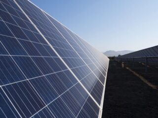Colbún ingresa a evaluación ambiental proyecto de energía solar en Arica