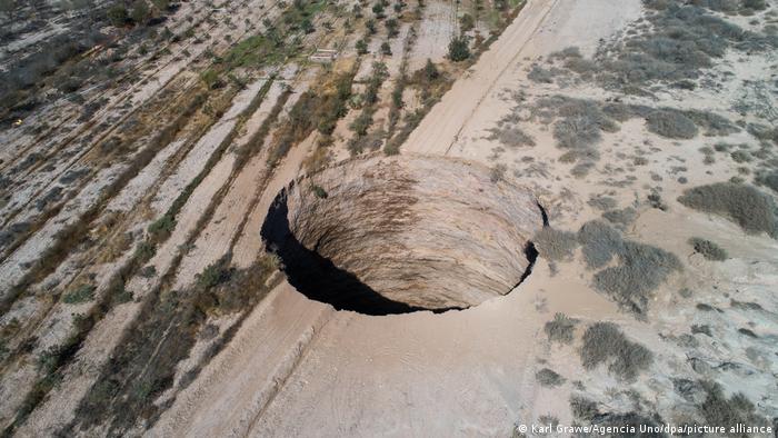 Socavón de Tierra Amarilla: Más de 60 metros de Altura y 32 de diámetro