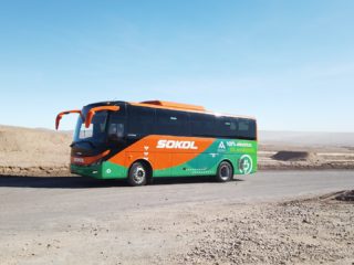 Minera Antucoya presenta el primer taxibús 100% eléctrico en sus operaciones