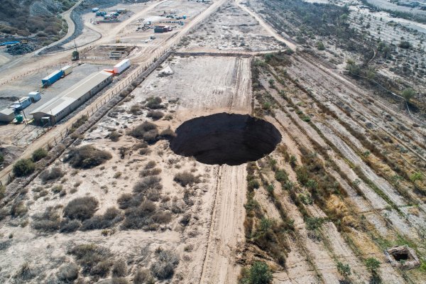 Suspenden operaciones en mina Alcaparrosa tras enorme socavón en Tierra Amarilla