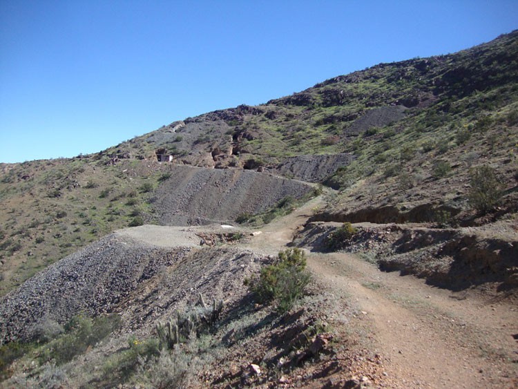 Red Metal Resources identifica nuevos objetivos a través del mapeo en la propiedad IOCG de Carrizal