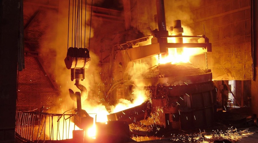 El precio del mineral de hierro cae mientras la crisis inmobiliaria amenaza con arrastrar a la industria del acero