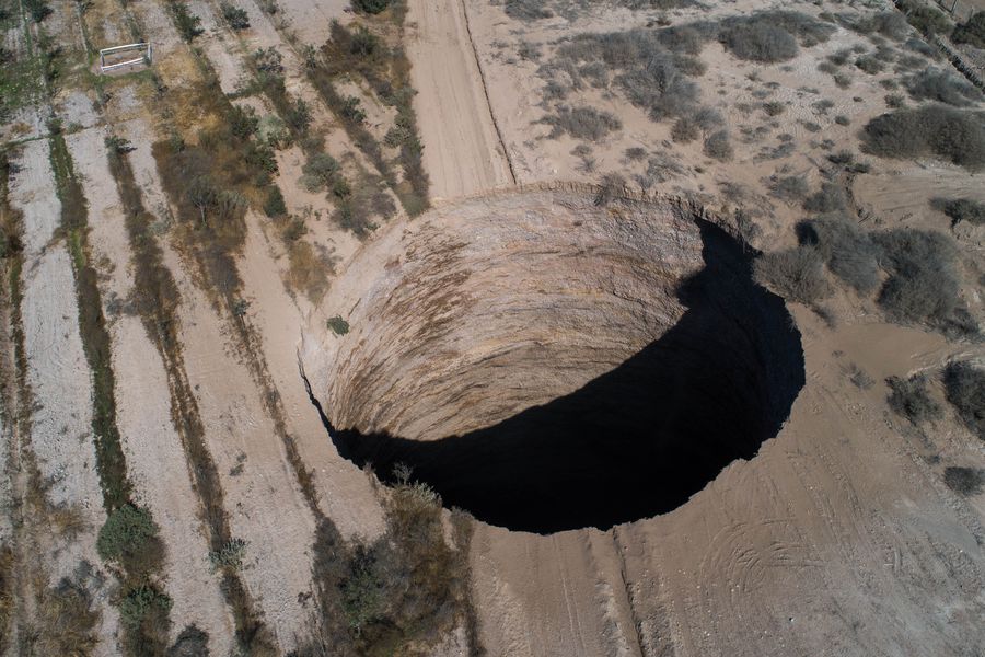 Ejecutivo de Lundin afirma que misterioso socavón en Chile requiere más estudios para determinar su origen