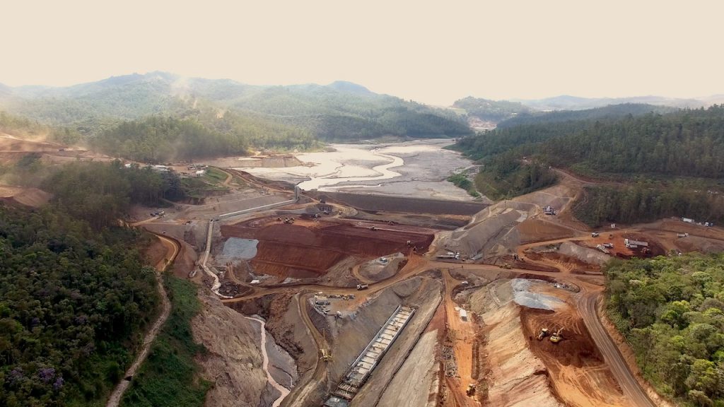 Conversaciones sobre arreglo por desastre en mina Samarco irritan a funcionarios brasileños a medida que se acerca el plazo