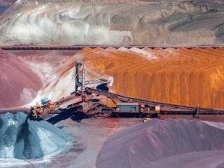 Nuevo informe analiza la intensidad de materiales en la transición energética de América Latina