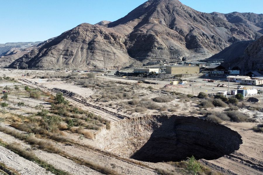 Tierra Amarilla: Fiscalía abre investigación de oficio por gigantesco socavón en terreno minero