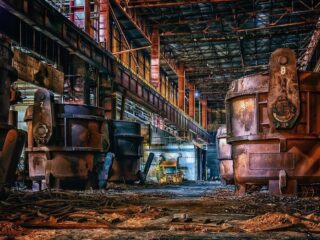 El precio del mineral de hierro cae a medida que la escasez de energía en China golpea a las acerías