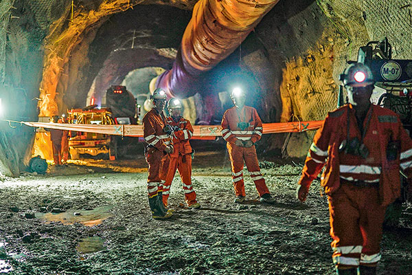 Constructoras acusan a Codelco de millonaria deuda por obras subterráneas en El Teniente