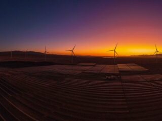 Enel Green Power inicia operación comercial de la primera planta de generación renovable híbrida a escala industrial del país