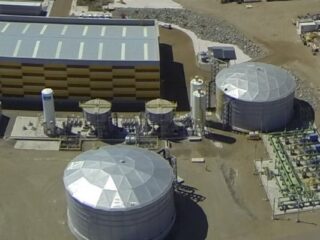 COP27 y minería: compañías optan por desalinización, energías limpias y reciclaje de neumáticos y equipos