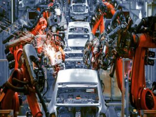 Débiles datos chinos provocan liquidación de metales industriales