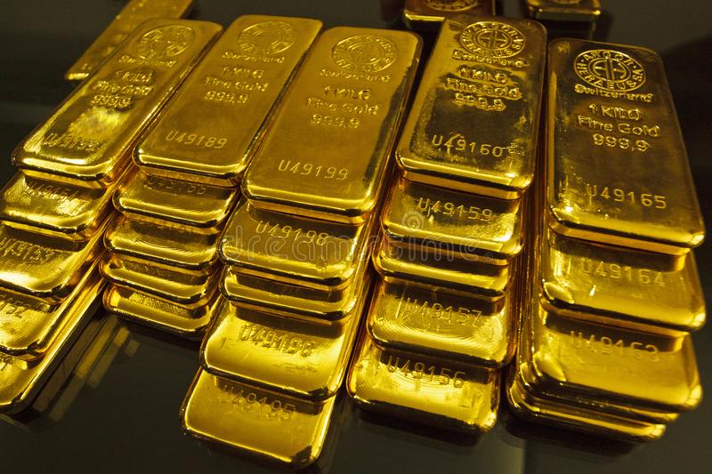 El oro sube mientras los comerciantes esperan el discurso clave de Powell para obtener pistas sobre las tasas