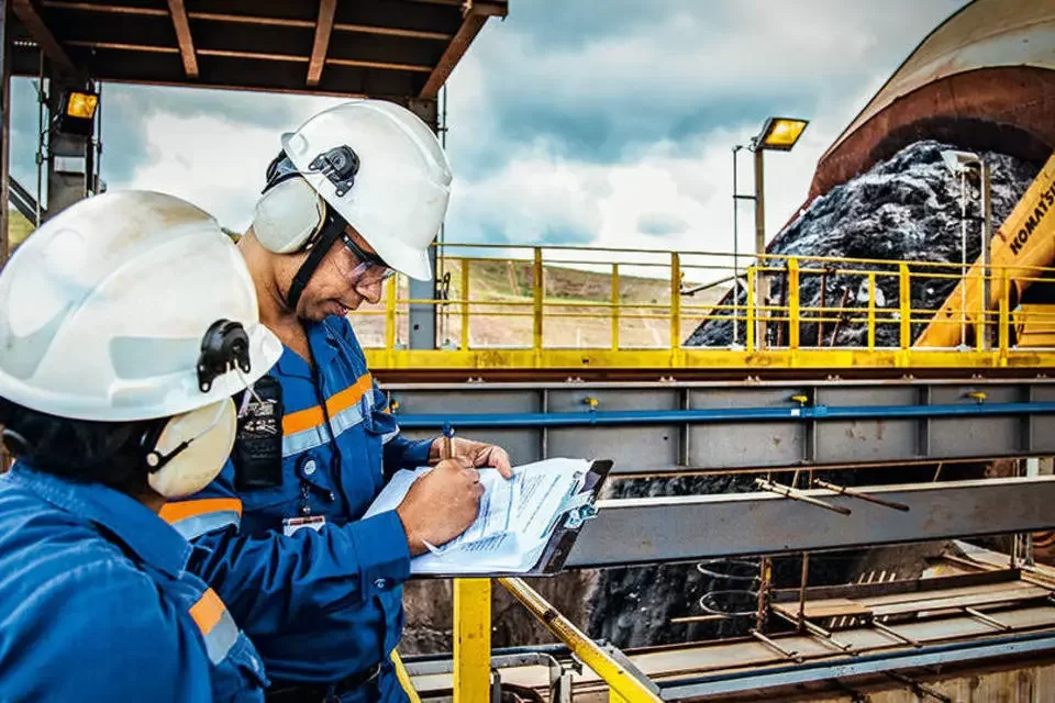 Consigue Trabajo en Anglo American, te enseñamos a completar tu CV