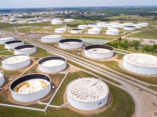 Los precios del petróleo suben por las preocupaciones sobre la escasez de suministros