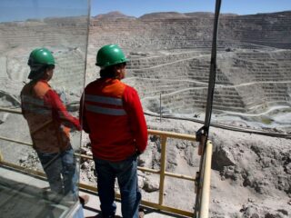 Sernageomin y Dirección del Trabajo fiscalizaron faenas de Escondida tras denuncias de trabajadores
