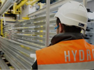 Norsk Hydro reduce la producción de aluminio a medida que cae la demanda