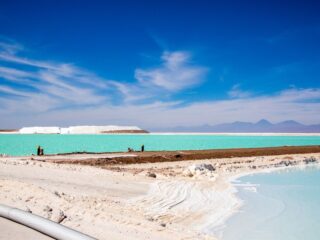 SQM lanza un plan por US$ 1.500 millones en el Salar de Atacama, pero advierte que contrato con Corfo impone “limitantes a inversiones”