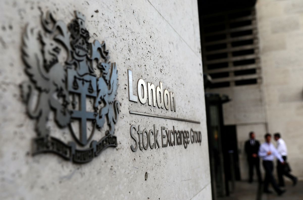Las acciones petroleras elevan el FTSE 100 de Londres en medio de la angustia de Rusia