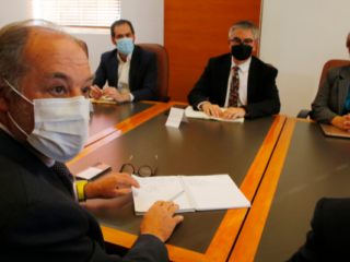 Equipo económico del Gobierno se reúne con CPC y CUT para definir agenda post 4/S: Sutil dice que "cambió el eje político"