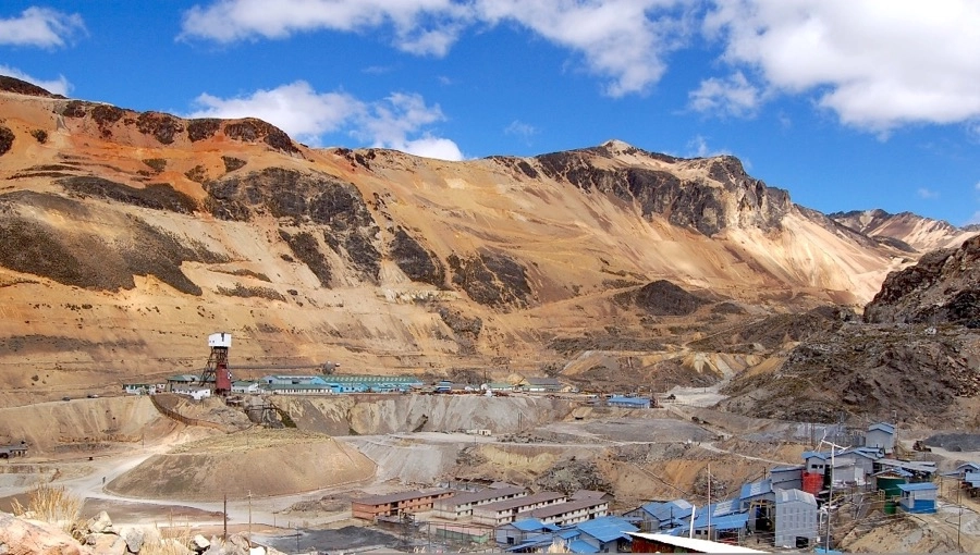 Perú apunta a producción local de baterías de litio, dice funcionario