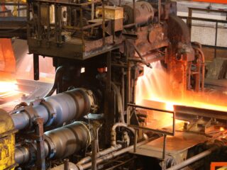 El precio del mineral de hierro sube a medida que las acerías chinas reanudan el aumento de la producción