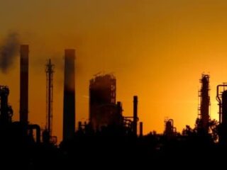 Irán envía crudo a Venezuela para su refinación