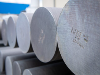 El gigante europeo del aluminio pide sanciones contra el metal ruso