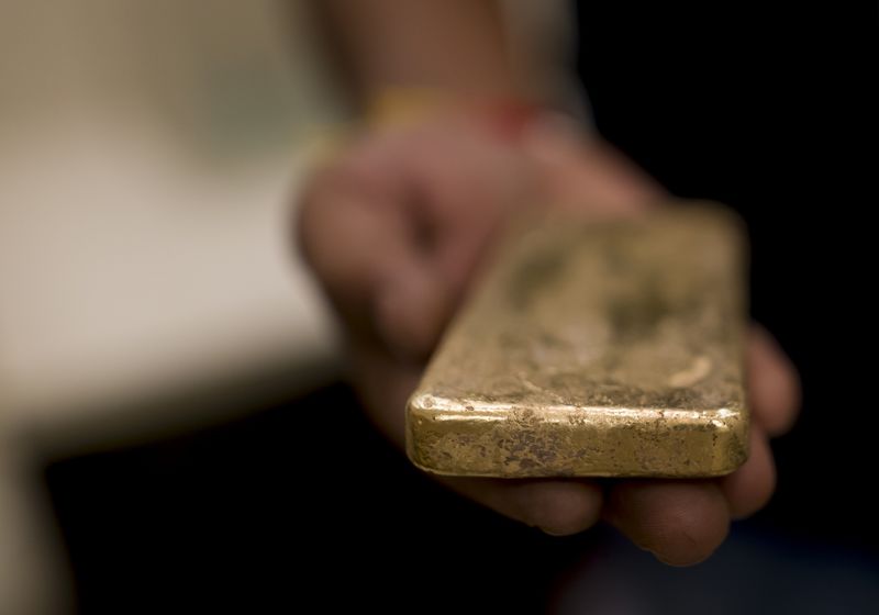 El oro lucha por la dirección mientras los comerciantes esperan un nuevo catalizador