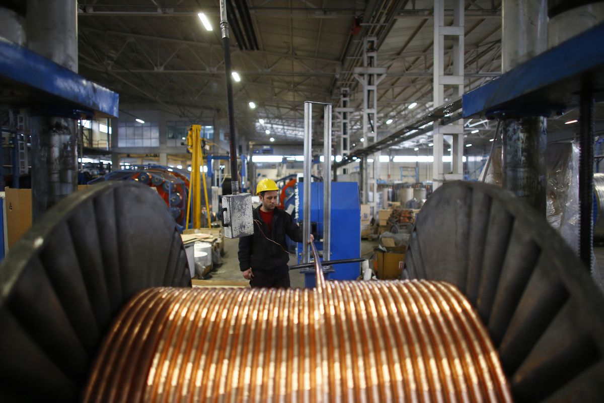 Récord de primas de cobre en Europa mientras los compradores excluyen a Rusia
