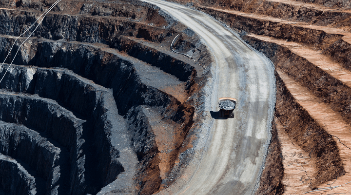 Perú: El ministerio de Minería suscribió cuatro nuevos contratos de exploración minera