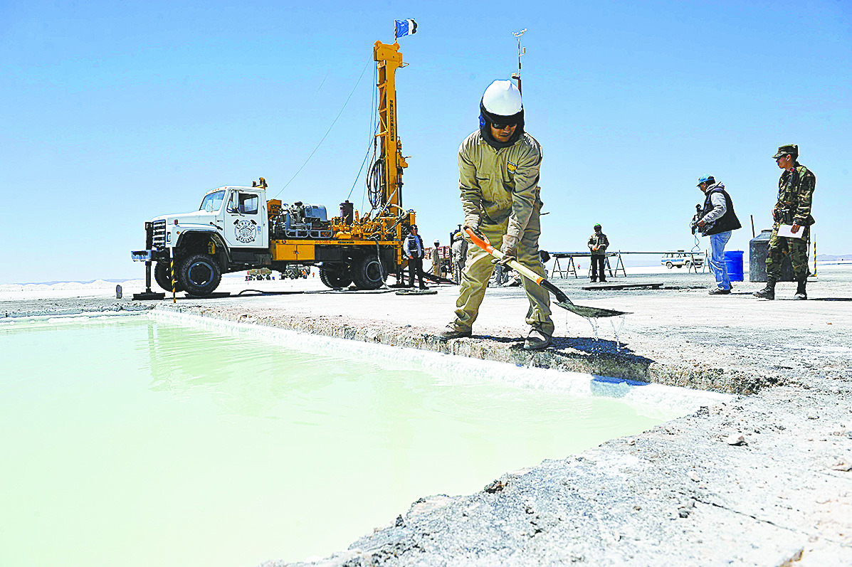 El contratista de yacimientos petrolíferos más grande del mundo aborda los problemas de agua del litio