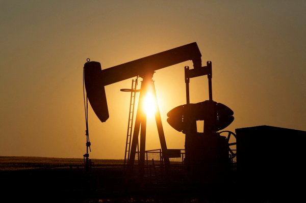 El petróleo mantiene la mayor parte de sus ganancias recientes antes de la reunión de la OPEP+