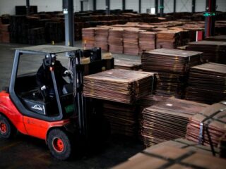 El precio del cobre amplía sus pérdidas arrastrado por los temores a la inflación y a una recesión global