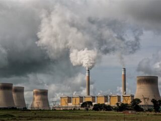 Sudáfrica e Indonesia obtienen mil millones de dólares para cerrar plantas de carbón