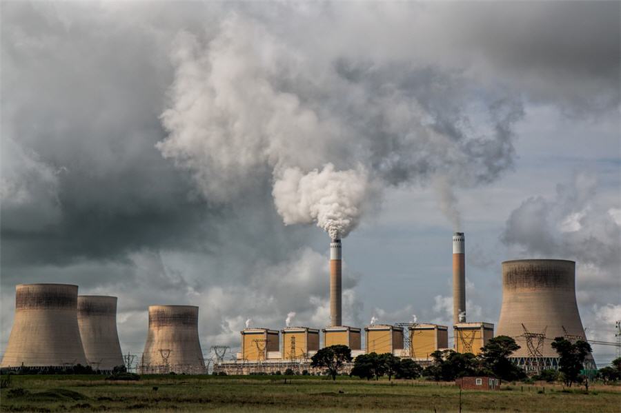 Sudáfrica e Indonesia obtienen mil millones de dólares para cerrar plantas de carbón