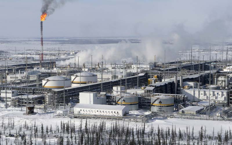 Rusia afirma que puede mantener la producción de petróleo en 9,9 millones de barriles diarios