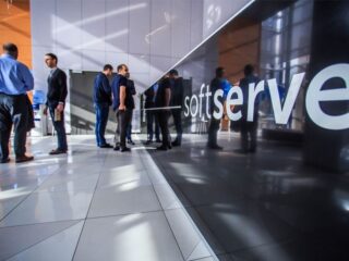 Empresa ucraniana ofrece sueldos desde $3 millones a ingenieros chilenos