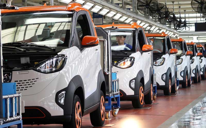La Unión Europea debe aumentar el apoyo a los vehículos eléctricos para hacer frente a la competencia china