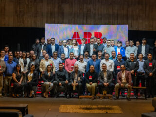 ABB en Chile presenta ventajas de interruptores Tmax XT ante 70 clientes