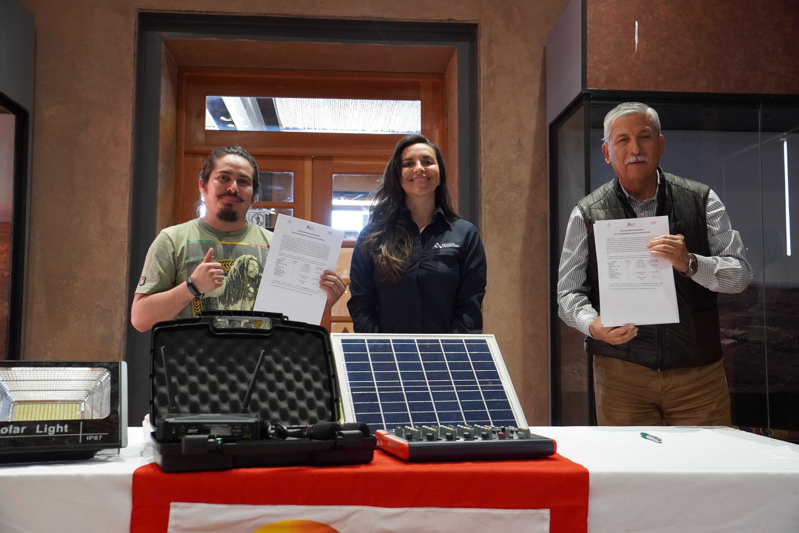 Feria de emprendedoras y emprendedores cuenta con sistema eléctrico solar para seguir creciendo