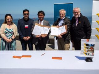 Codelco y Gobierno Regional de Antofagasta firman acuerdo para abastecer servicios sanitarios a vecinos