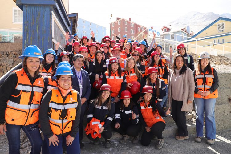 Codelco aspira incorporar más de 3.000 mujeres al 2027 y liderar participación femenina en la industria